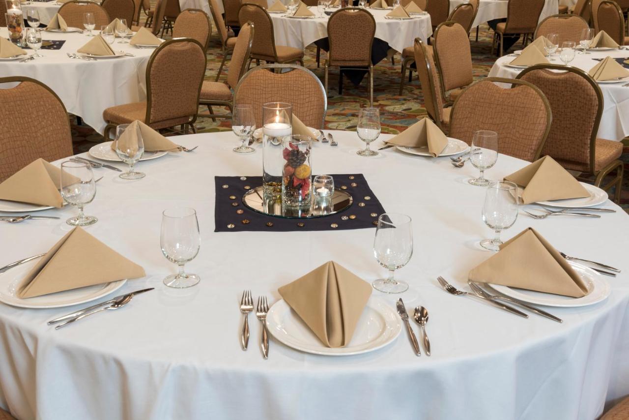 Holiday Inn Midland By Ihg Екстериор снимка