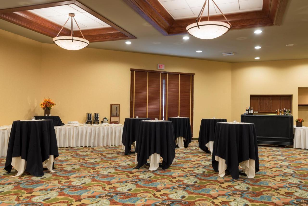 Holiday Inn Midland By Ihg Екстериор снимка