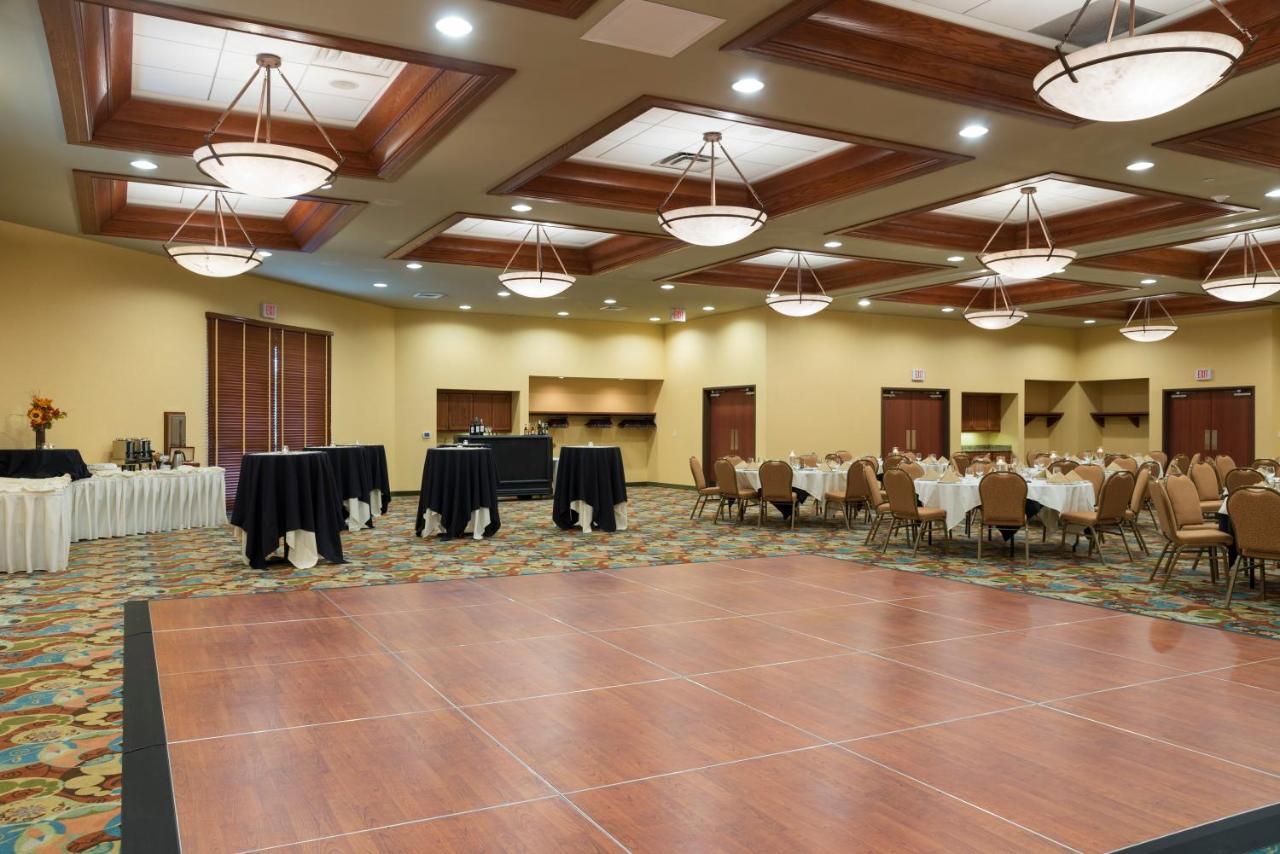 Holiday Inn Midland By Ihg Екстериор снимка