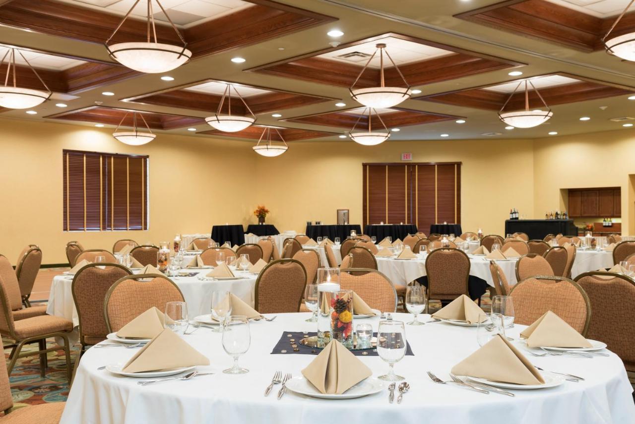 Holiday Inn Midland By Ihg Екстериор снимка